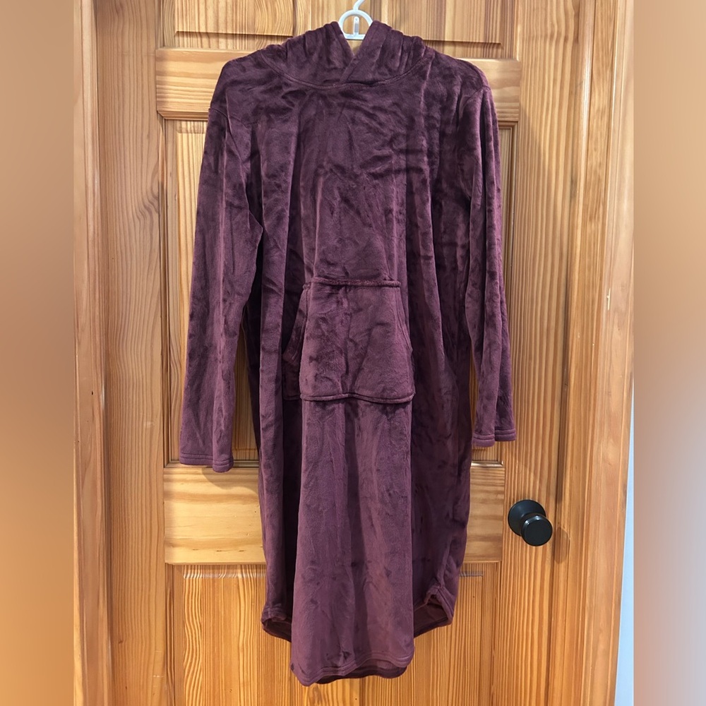 32 Degrees Plush Burgundy Comfy